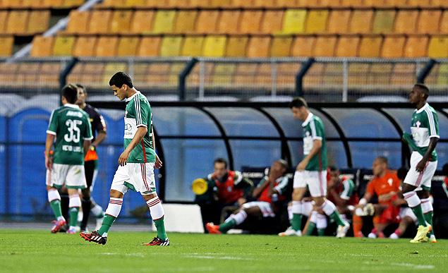 Jogadores do Palmeiras lamentam o empate contra o Bahia, pelo Campeonato Brasileiro