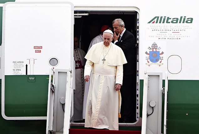 Papa Francisco desembarca na Coreia do Sul