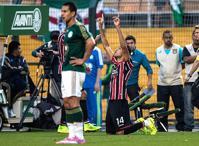 Alan Kardec celebra gol contra o Palmeiras