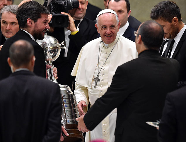 Papa Francisco recebe o elenco do San Lorenzo, no Vaticano