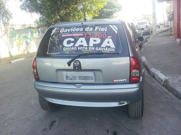 Carro com campanha eleitoral para o vereador Raimundo Csar Faustino (PT)