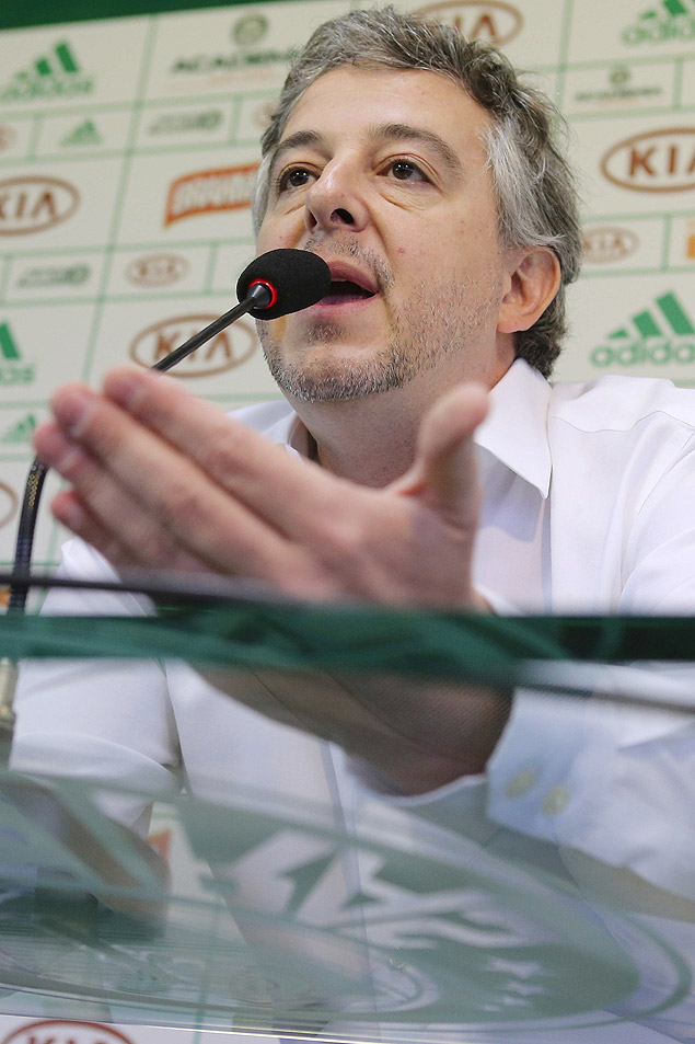 Paulo Nobre durante uma entrevista na Academia de Futebol