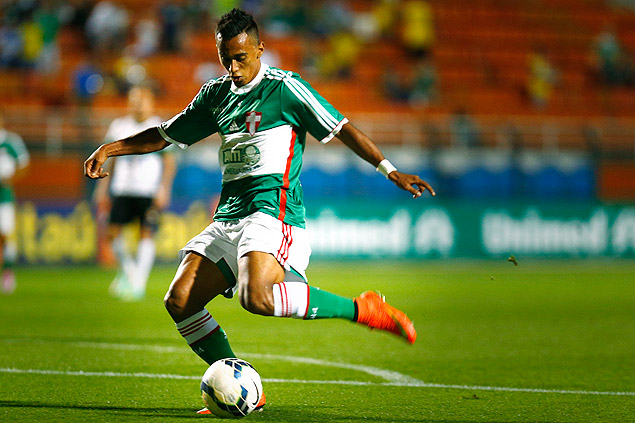 Juninho em partida pelo Palmeiras em 2014