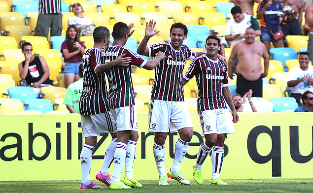 Jogadores do Fluminense comemoram gol sobre o Sport no Maracan