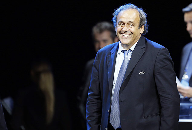 O presidente da Uefa, Michel Platini, sorri durante evento