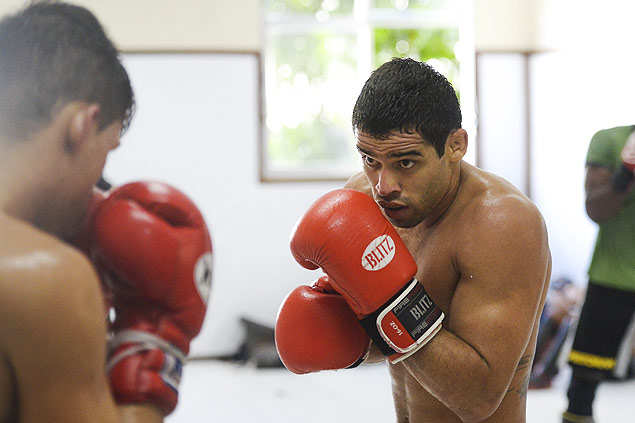 Renan Baro treina boxe para suas lutas pelo UFC