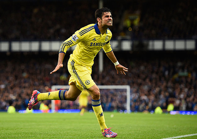 Diego Costa comemora um dos seus dois gols na goleada do Chelsea