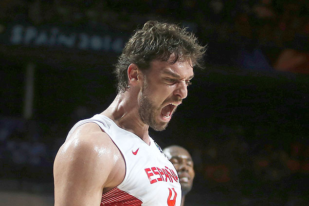 Spain's Pau Gasol, celebrates as he dunks against Senegal during the Basketball World Cup Round of 16 match between Spain and Senegal in Madrid, Spain, Saturday, Sept. 6, 2014. The 2014 Basketball World Cup competition will take place in various cities in Spain from Aug. 30 through to Sept. 14. (AP Photo/Andres Kudacki) ORG XMIT: AK144