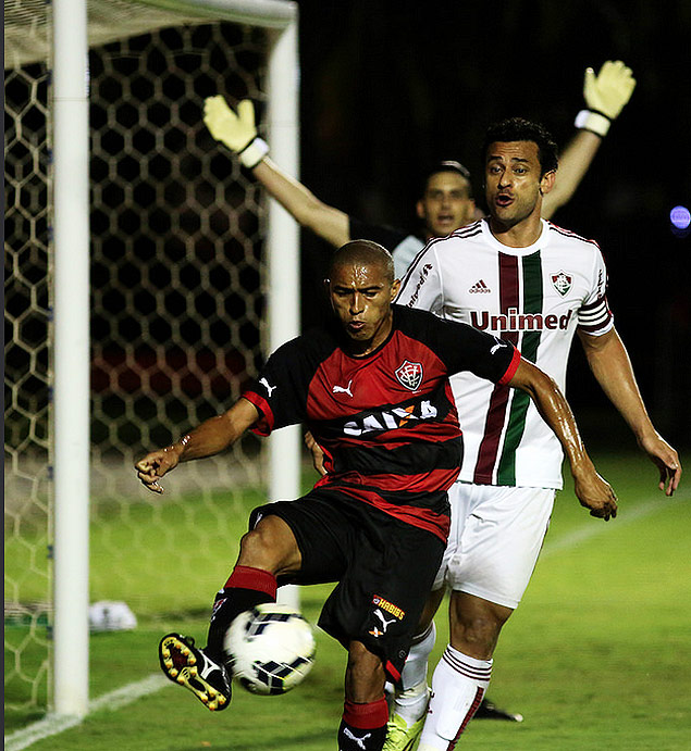 Lance do jogo entre Vitria e Fluminense