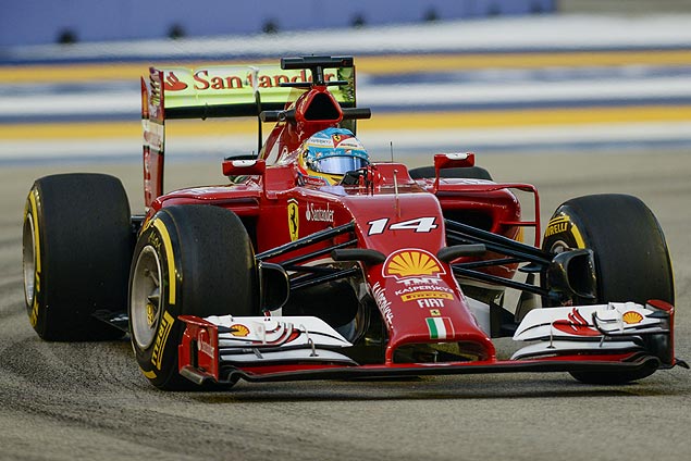 O piloto espanhol Fernando Alonso durante treino livre em Cingapura