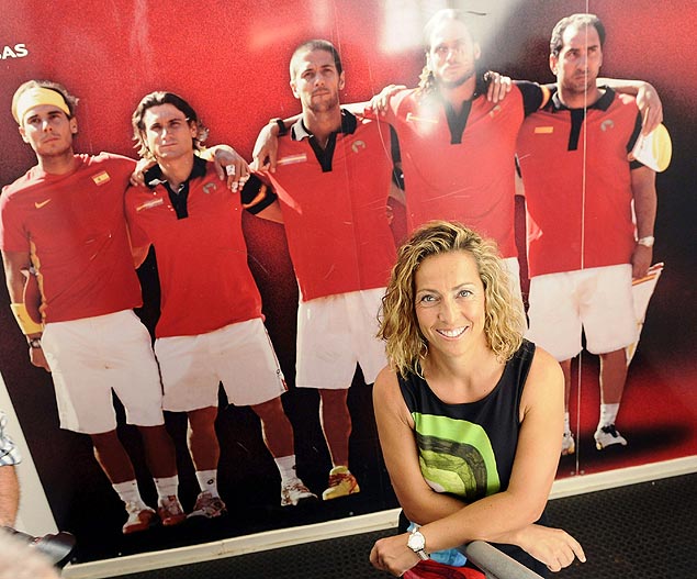 A ex-tenista Gala Len  apresentada como nova capit da Espanha na Copa Davis