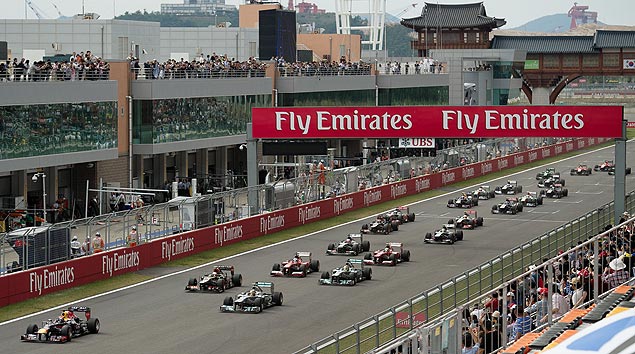Carros aps largada do GP da Coreia do Sul, em 2013