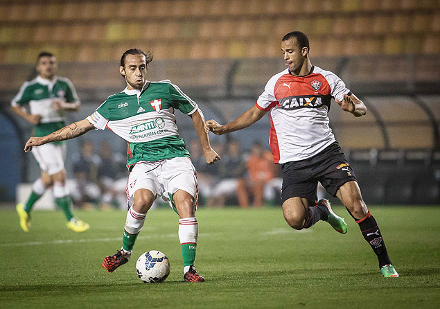 O meia Valdivia (esq.) em um jogo do Palmeiras no Campeonato Brasileiro