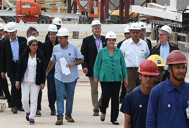 A presidente Dilma Rousseff visita o Parque Olmpico, na tera-feira (30), ao lado de representantes do COI