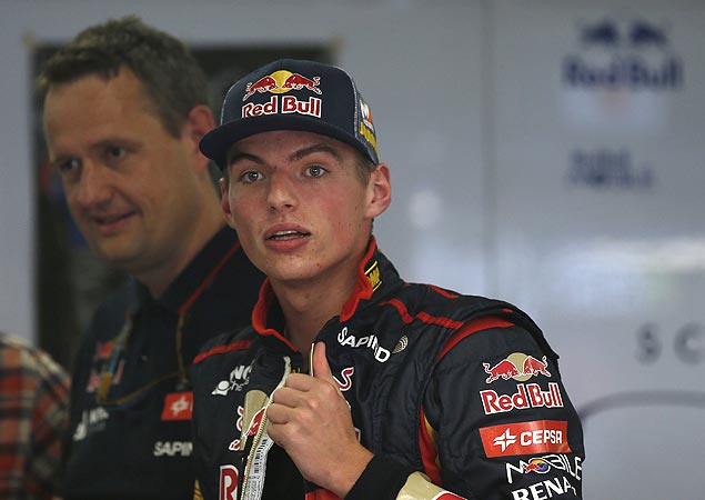 Companheiro de Sainz na Toro Rosso, Max Verstappen observa treino na Blgica