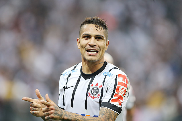 O atacante Guerrero festeja um gol pelo Corinthians