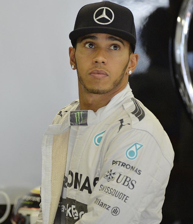 Lewis Hamilton, da Mercedes, durante treino para o GP de Sochi