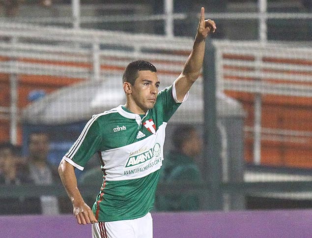 Lcio comemora gol pelo Palmeiras no Pacaembu