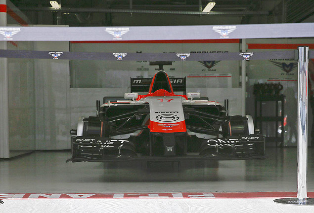 Carro da Marussia dentro dos boxes durante treino para GP da Rssia, o ltimo da equipe na F-1