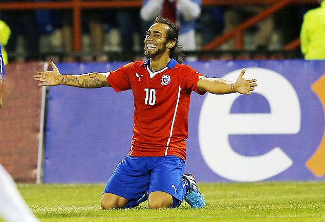 Valdivia comemora gol em amistoso da seleo do Chile