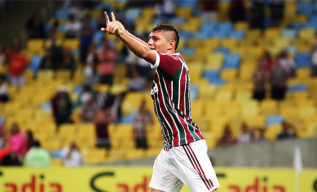 Edson comemora gol marcado na vitria sobre o Botafogo