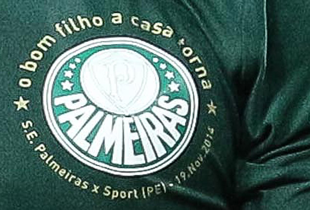 Escudo do Palmeiras com a frase corrigida