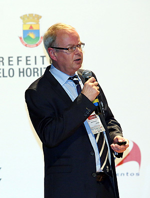 Mark England, diretor do Comit Olmpico Britnico, durante palestra em Belo Horizonte