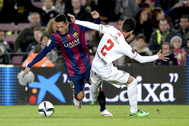 Barcelona's Brazilian defender Adriano (L) vies with Huesca's defender Antonio during the Spanish Copa del Rey (King's Cup) round of 32 second leg football match FC Barcelona vs S.A.D. Huesca at the Camp Nou stadium in Barcelona on December 16, 2014. AFP PHOTO/ JOSEP LAGO ORG XMIT: JL002