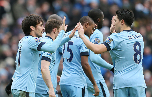 Jogadores do Manchester City comemoram um gol pelo Campeonato Ingls