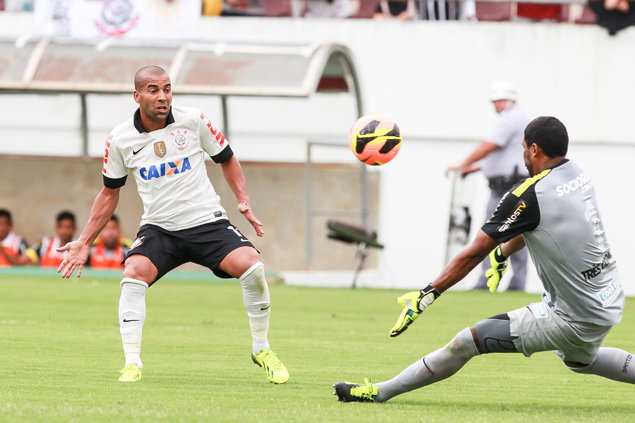 Sheik jogando pelo Corinthians em partida contra o Santos pelo Campeonato Brasileiro, em 2013