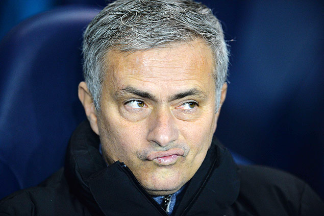 O tcnico do Chelsea, Jos Mourinho, durante jogo contra o Tottenham 