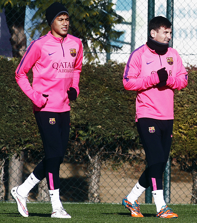 Neymar e Messi durante treino do Barcelona