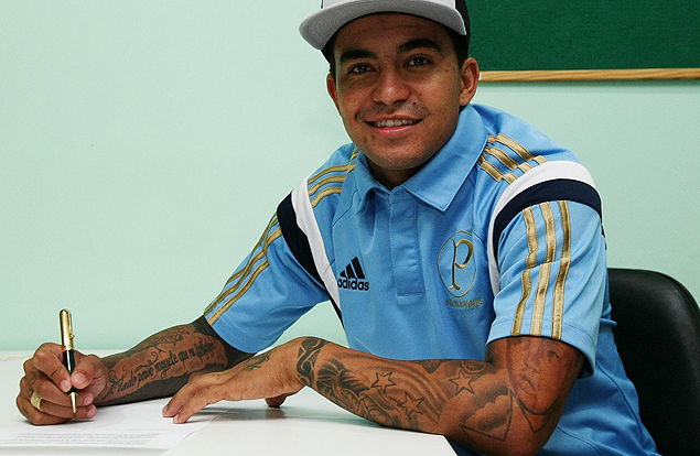 Dudu assina contrato com o Palmeiras