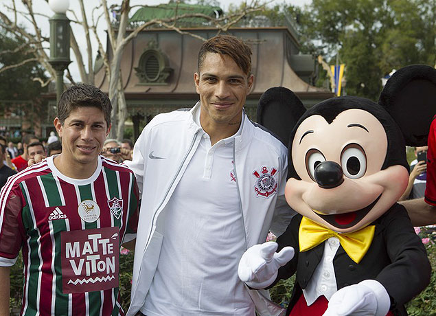 Conca, Guerrero e Mickey na Parada da Disney
