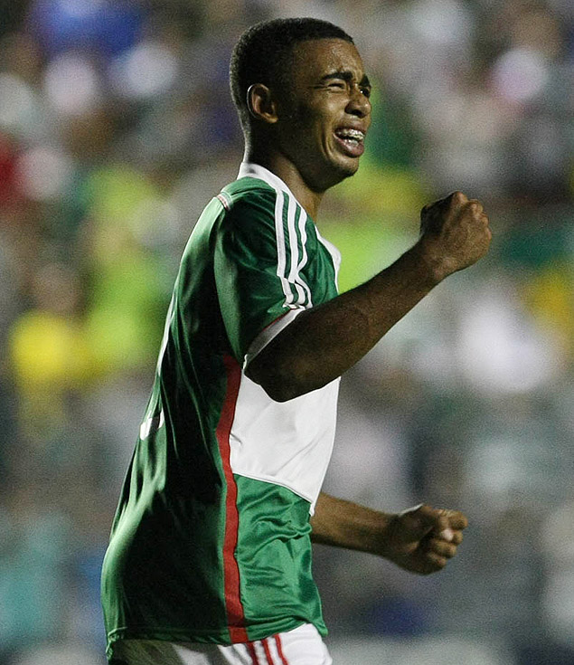 Gabriel Jesus comemora nico gol do Palmeiras na partida