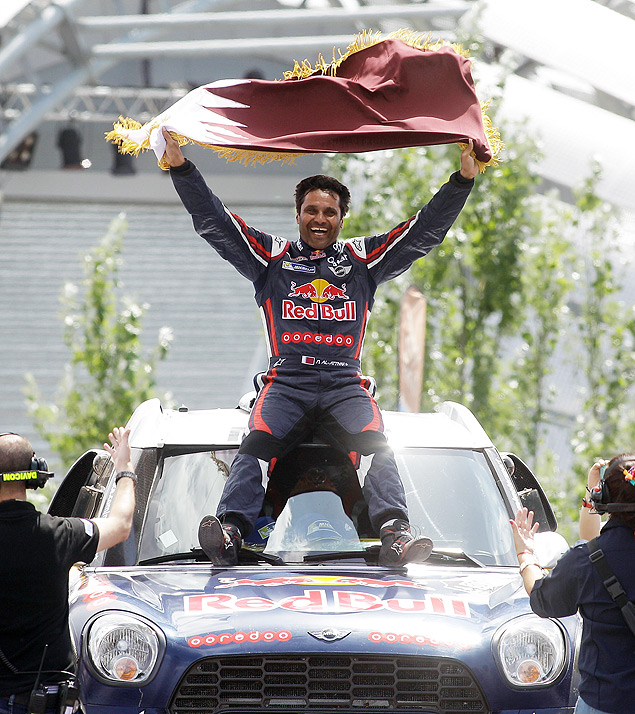 Nasser Al-Attiyah comemora vitria no rali Dakar, na Argentina