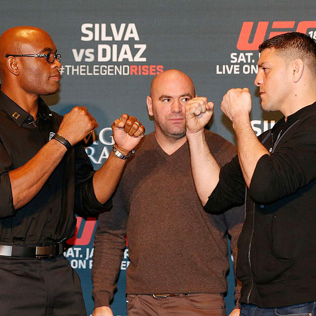 Anderson Silva e Nick Diaz se encaram durante pesagem para luta que marca volta do brasileiro ao UFC 