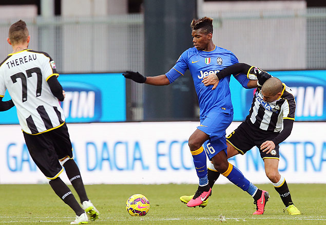 Marcao dupla no atacante Pogba, da Juventus. Udinese parou o melhor ataque do Italiano