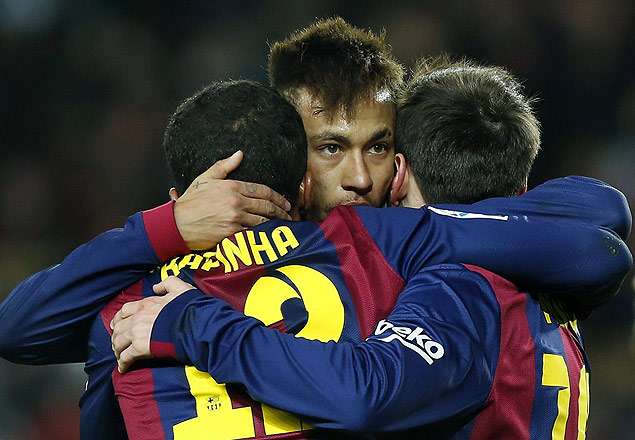 Neymar comemora gol com Messi e Rafinha em vitria por 3 a 2 do Barcelona
