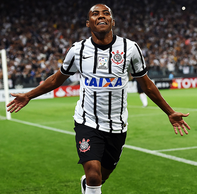 Elias comemora gol marcado na vitria do Corinthians sobre o So Paulo