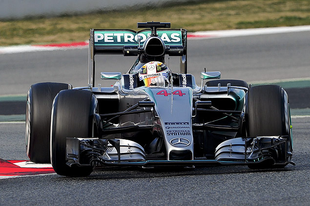 O piloto Lewis Hamilton com o nmero 44 na Mercedes