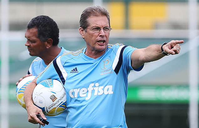 Oswaldo de Oliveira durante treino do Palmeiras
