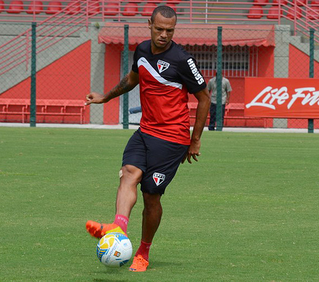 Luis Fabiano em treino do So Paulo nesta sexta (27)
