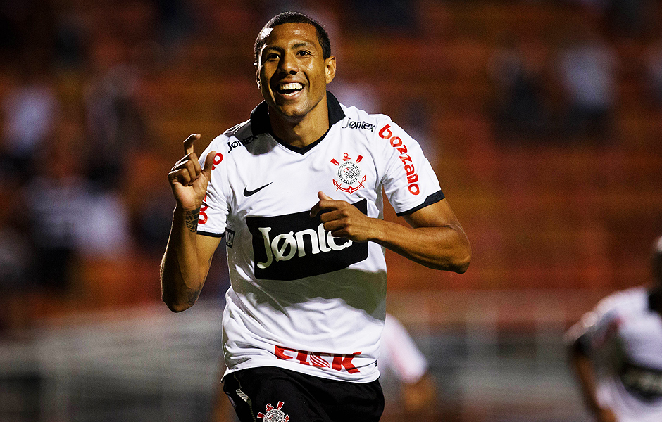 Ramirez comemora gol marcado pelo Corinthians em fevereiro de 2012 pelo Campeonato Paulista