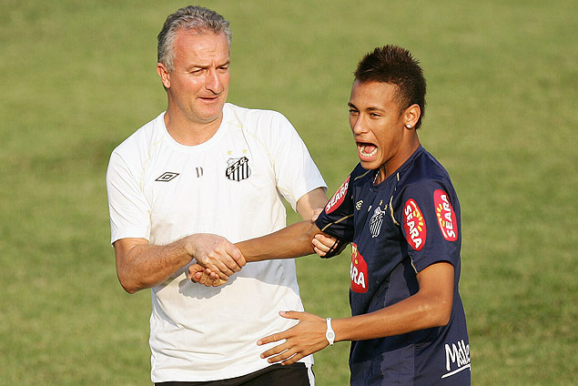 Dorival Jr. conversa com Neymar durante a primeira passagem como técnico do Santos, em 2010
