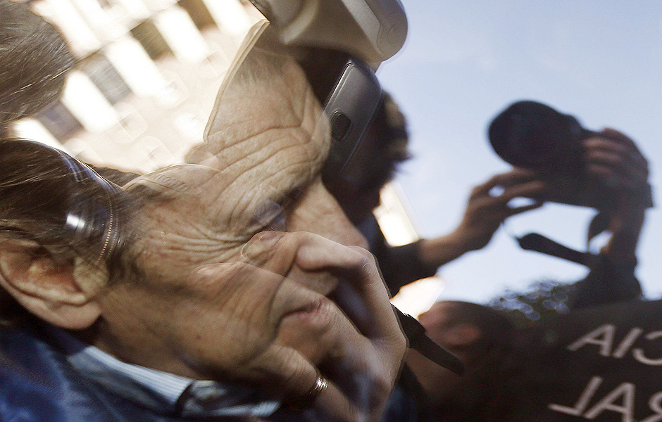 Ex-presidente do Osasuna, Miguel Archanco  levado para delegacia em carro da polcia espanhola
