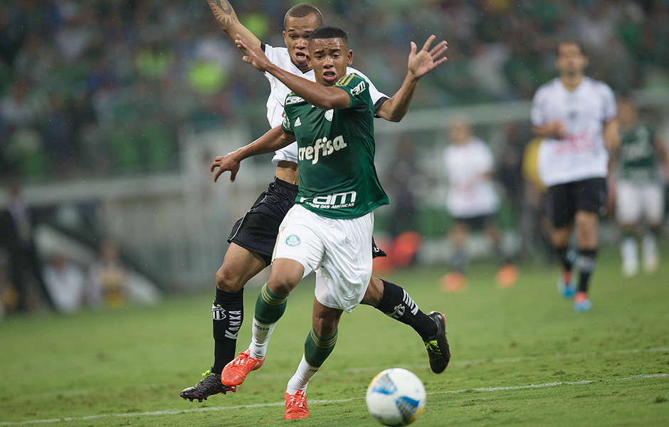 O atacante Gabriel Jesus, 17, faz sua estreia pelo time do Palmeiras