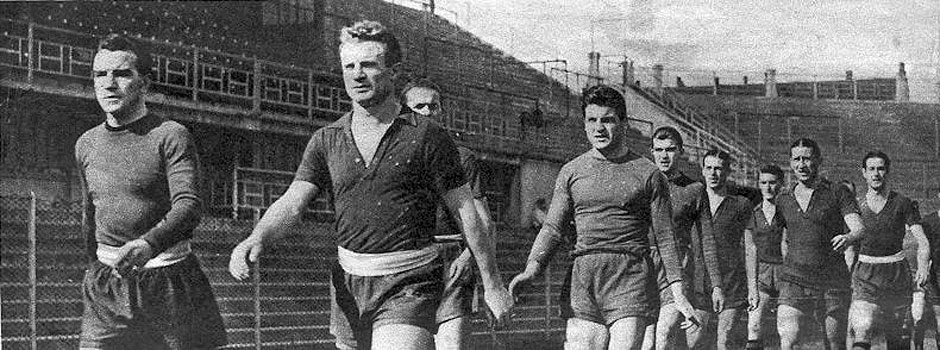 Time do futebol de Torino antes de partida em 1949