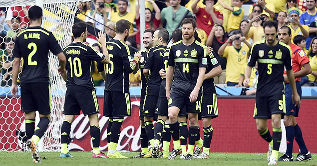 Jogadores da Espanha durante jogo contra a Austrlia, pela Copa do Mundo