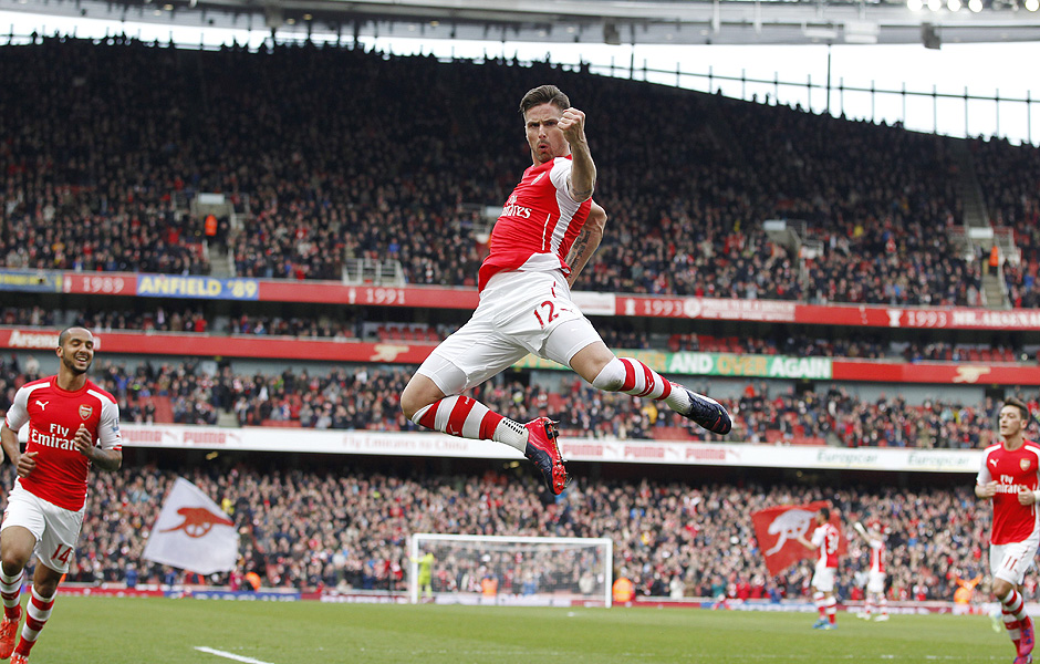 Olivier Giroud comemora o primeiro gol diante do West Ham na vitria do Arsenal neste sbado (14)